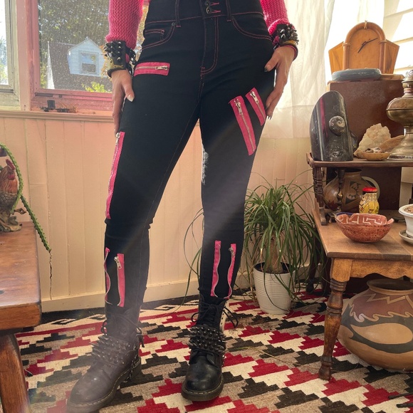 HOT TOPIC HIGH WAISTED OLD SCHOOL PUNK ZIPPER SKINNY JEANS - Picture 1 of 9